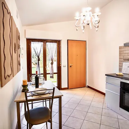 La Casetta- Bilocale Con Giardino Privato تيرني